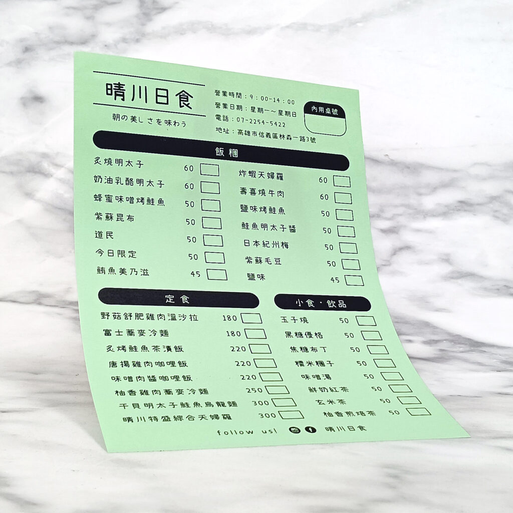 色彩鮮豔的卡通恐龍圖案海報,採用印刷方式。